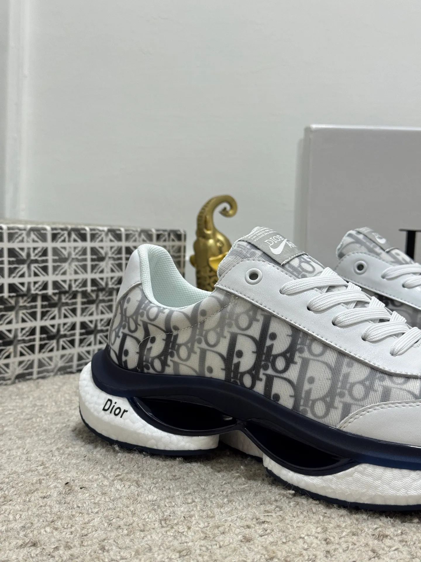 Men's shoes 💰440 [New model] 🐬🐬Original quality - Dior The latest model of sports shoes 🎁Casual and fashionable men's shoes 👟Best model 💥Simple and elegant version, exclusive for trendy men. Unique official website new and most brand elements 👑original decoration, imported cowhide stitching with classic fabrics, fashionable and generous accessories, ✅foamed TPU wear-resistant and taller outsole, light and comfortable. Size: 38-44 (45 customized